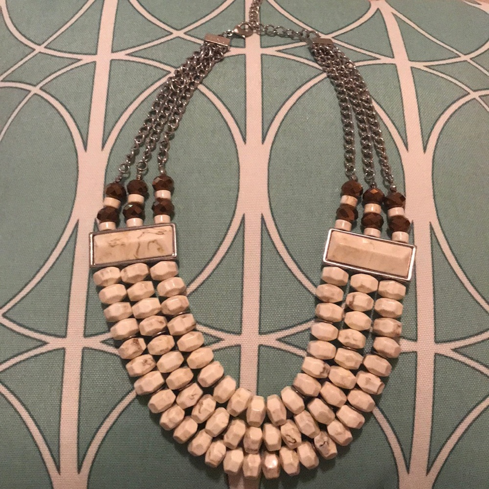 Cream/bronze colored necklace